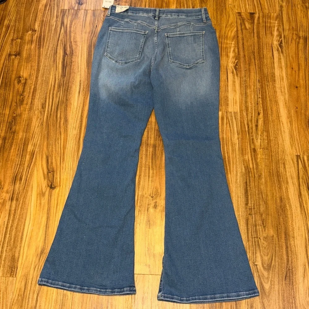 Free people We The Free women XL 16 18 Flare Jeans CRVY Infinite Stretch Pull On